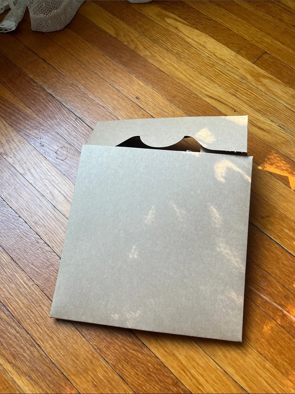 21 count 8”x 8”x 2.5” Cardboard bakery boxes with clear window